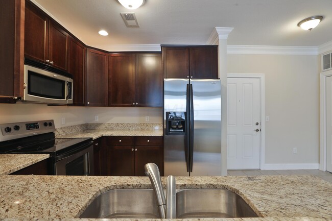 Building Photo - 960 Perry St