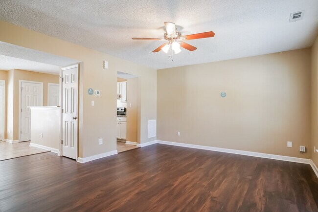 Building Photo - 2517 Dandridge Dr