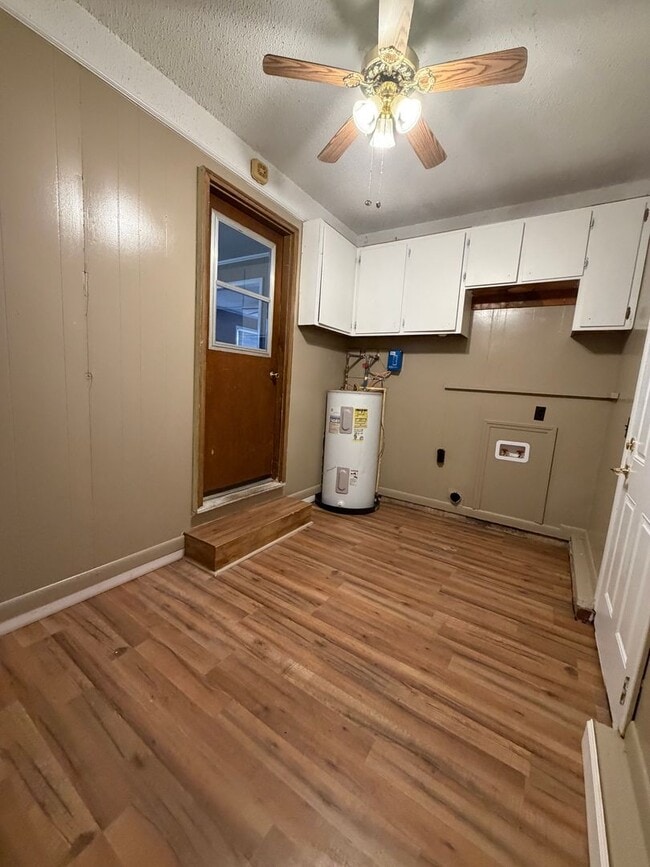 Building Photo - 1,640 Sq Ft | 4 Bed | 2 Bath