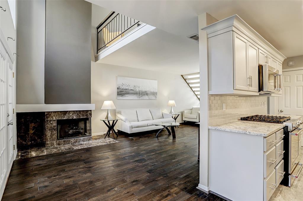 Primary Photo - 20 Lakeridge Dr