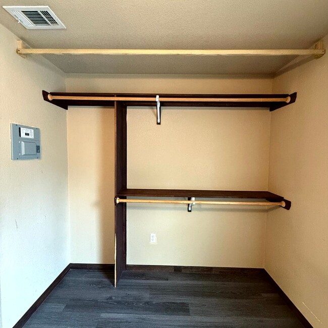 Building Photo - $500 Off 1st Full Month!* All Utilities In...
