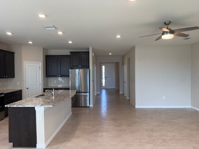 Building Photo - 3 Bedroom 2.5 Bath Single Family Home Promenade Estates