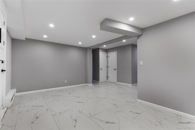 Foto del edificio - 840 E Broadway