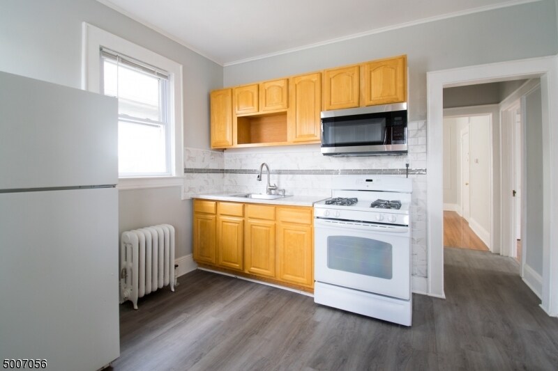 Primary Photo - 1327 Alina St