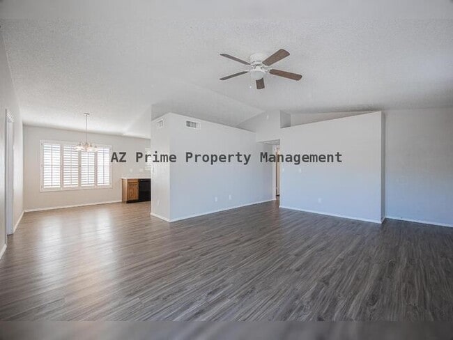 Building Photo - 619 E Jensen St