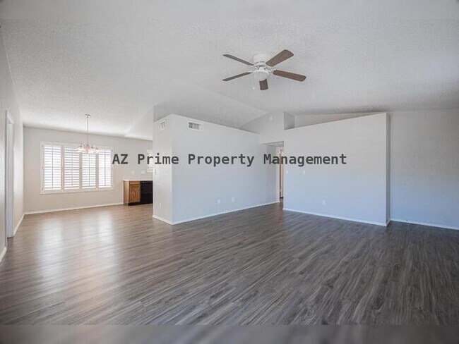 Foto del edificio - 619 E Jensen St