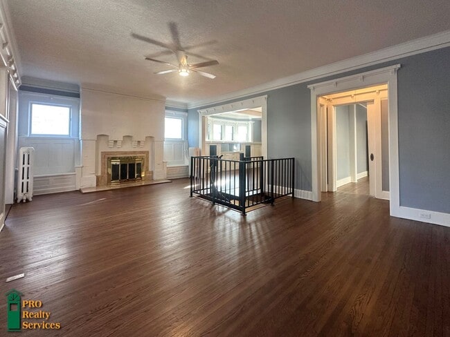 Building Photo - Gorgeous 3 Bedroom Main Level Duplex Unit