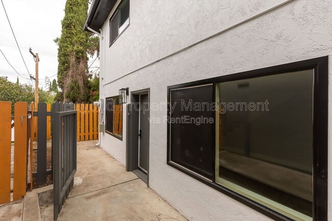 Foto del edificio - 5464 Gilbert Dr