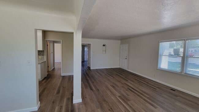 Building Photo - 1251 Sunrise Ave