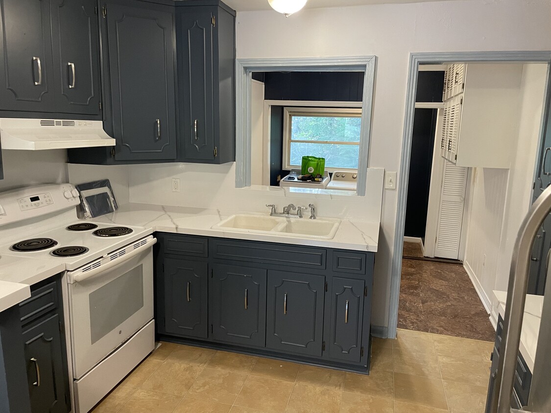 Kitchen - 1733 N Meridian Rd