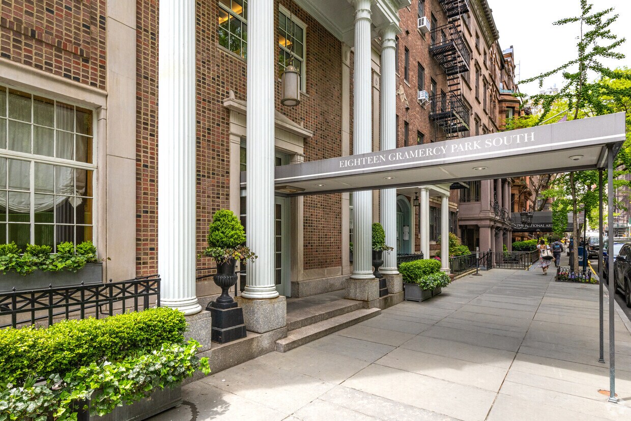 Building Photo - 18 Gramercy Park S