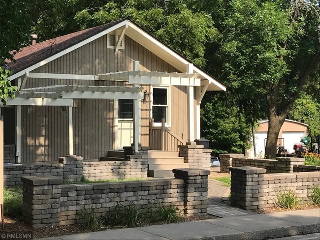 Building Photo - 249 Mill St