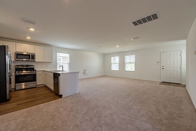 Foto del edificio - Brand New Modern Home with Landlord-Provid...