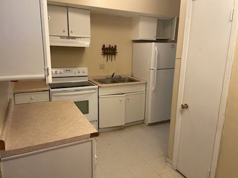 Primary Photo - 135 King St E