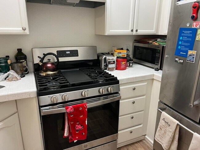 Building Photo - 6442 Vineland Ave