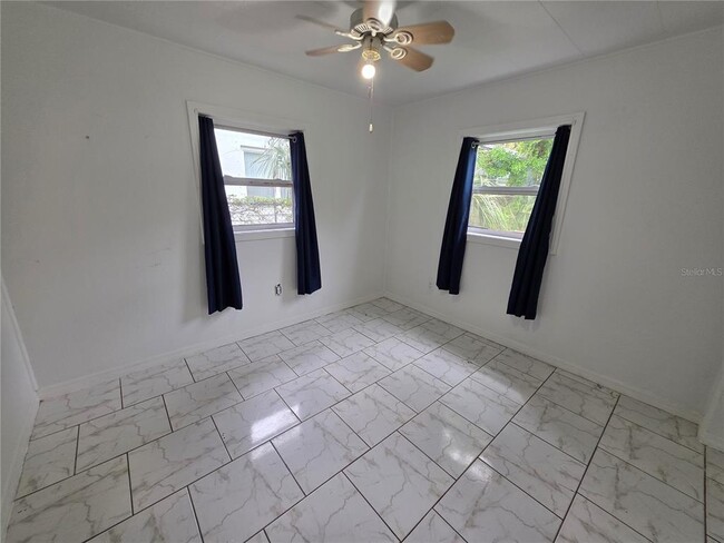 Building Photo - 207 Hibiscus St