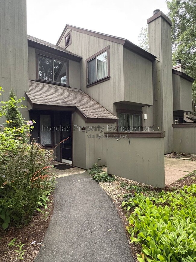 Building Photo - 3 Willow Ln