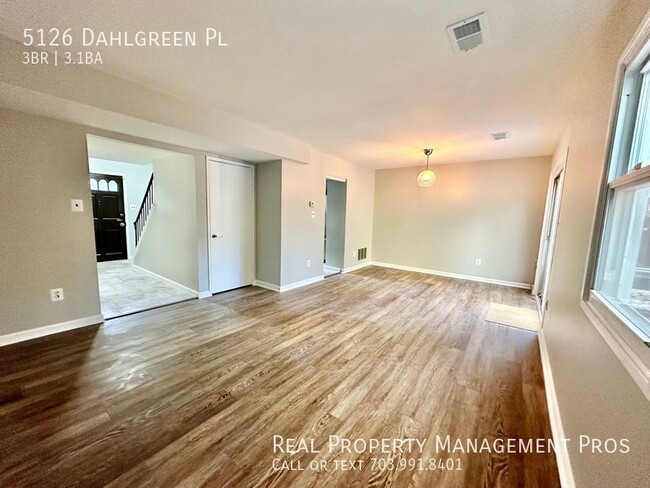 Building Photo - RARLEY AVAILABLE BURKE TOWNHOME- 3 BED 3.5...