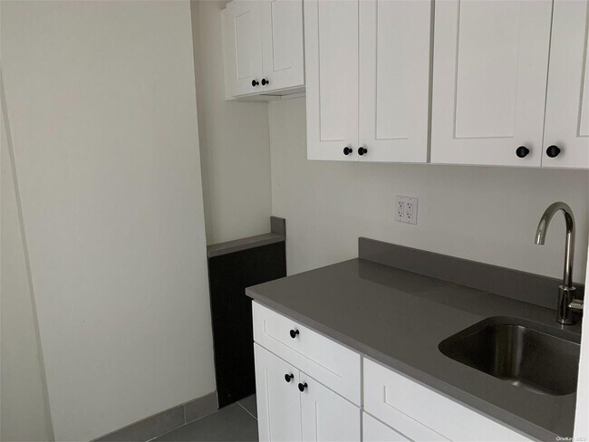 Building Photo - 39-23 57th St