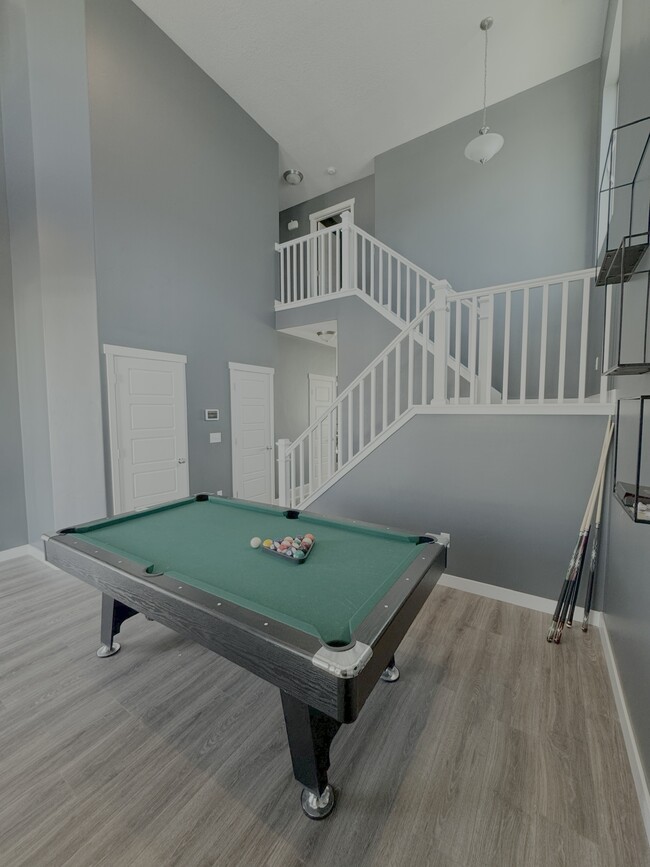 Building Photo - 887 N Galena Dr