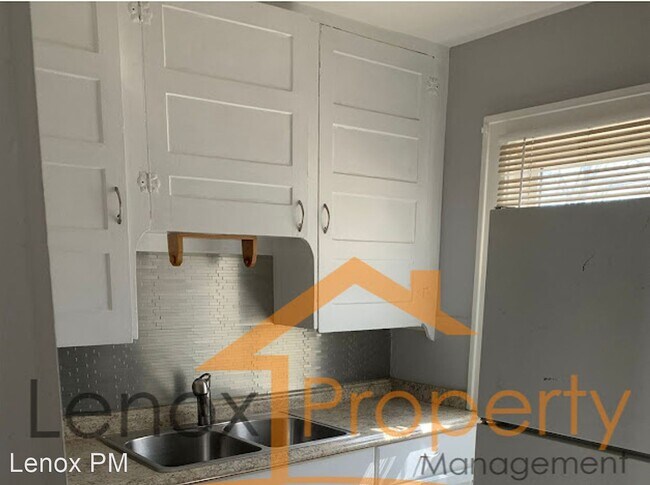 Building Photo - 2 br, 1 bath House - 155 W George Ave