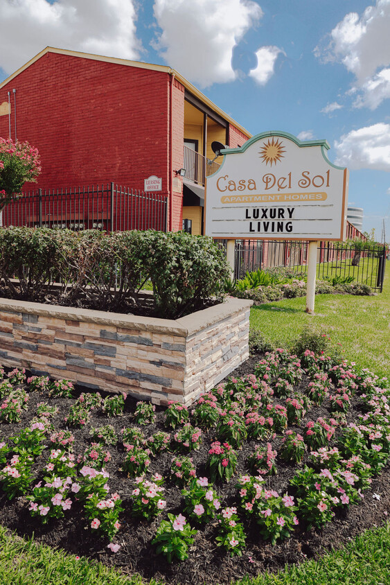 Primary Photo - Casa Del Sol Apartments