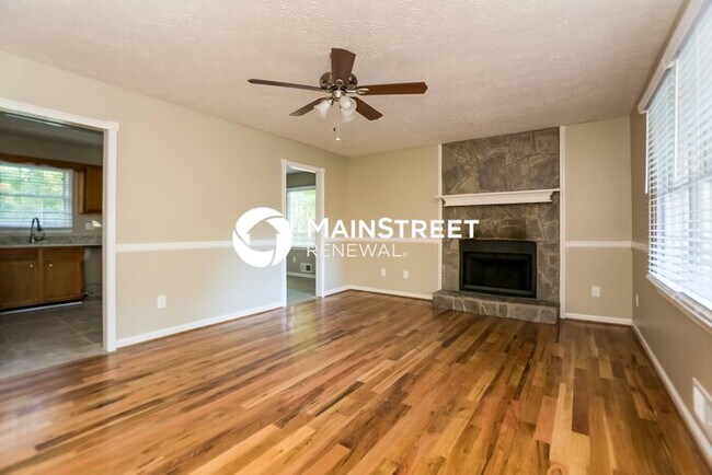 Foto del edificio - 3 Bedroom Pet-Friendly Home in Dallas, GA with Main Street Renewal