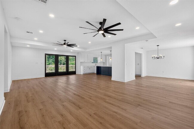 Foto del edificio - "Fully Remodeled 4-Bedroom Luxury Home Backing to a Greenbelt with Two Primary Suites!"