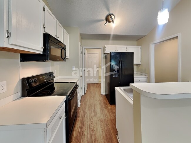 Building Photo - 4902 Hunters Bluff Dr