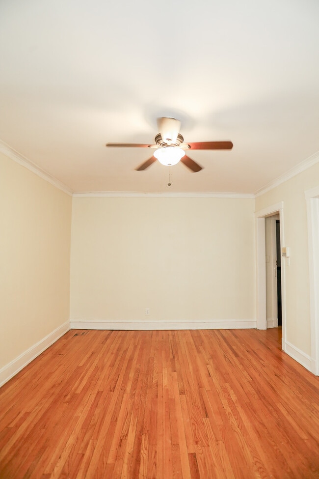 Foto del edificio - 1359 W Greenleaf Ave