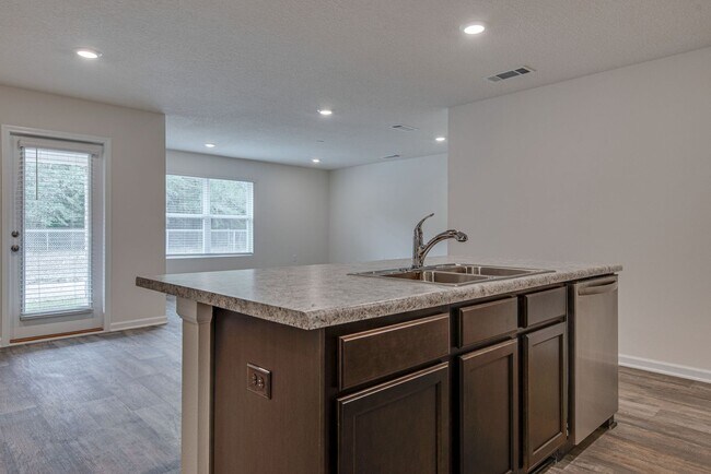 Foto del edificio - Spacious 4-Bedroom Home - Cambria