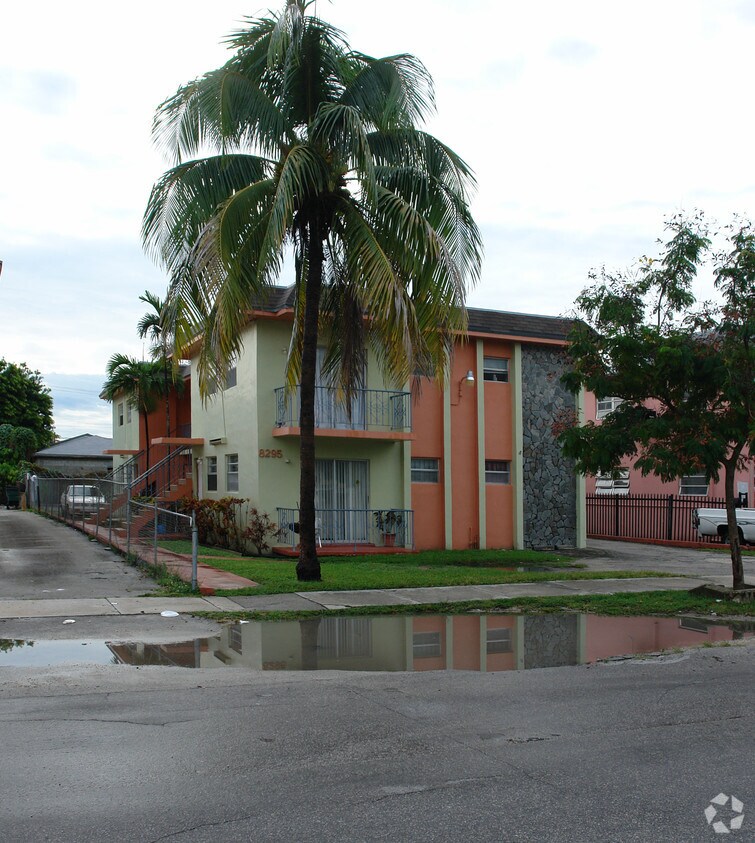 Building Photo - 8295 NE Miami Ct