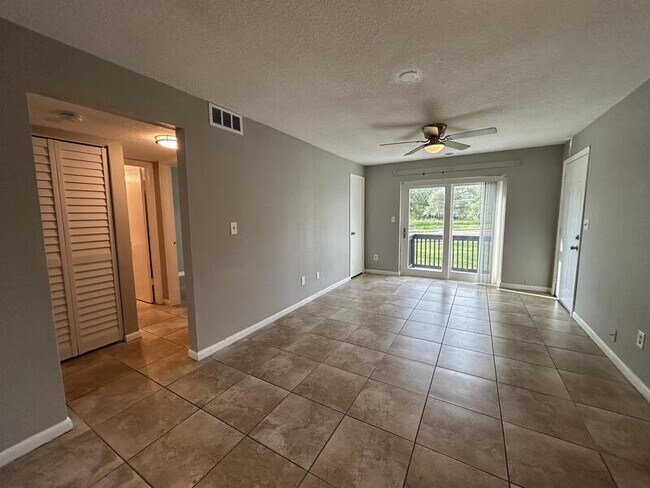 Foto del edificio - 7002 S Kissimmee St