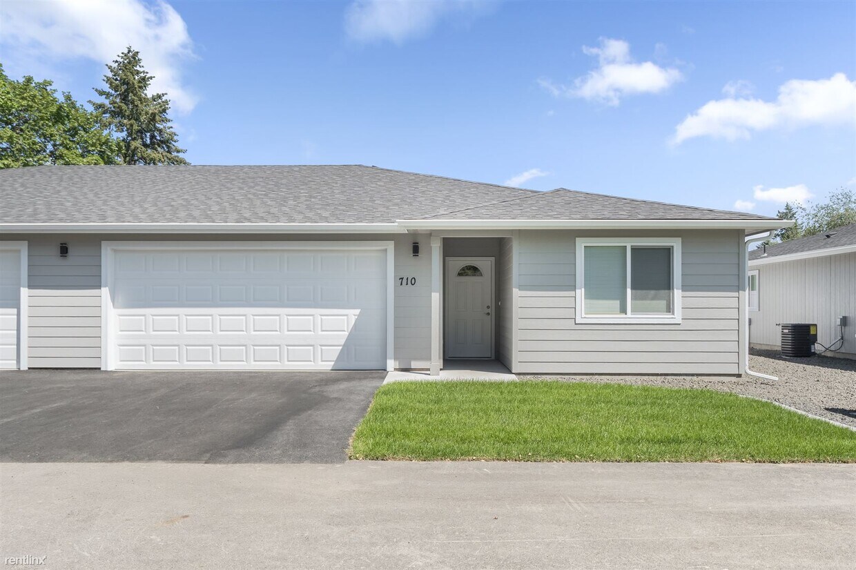 3 br, 2 bath Duplex 704 N Jones Ln Townhome Rentals in Spokane WA