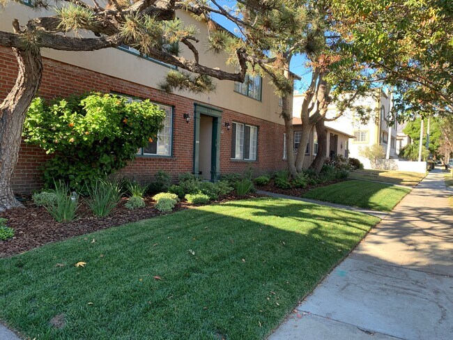 Building Photo - 357 S Sierra Madre Blvd