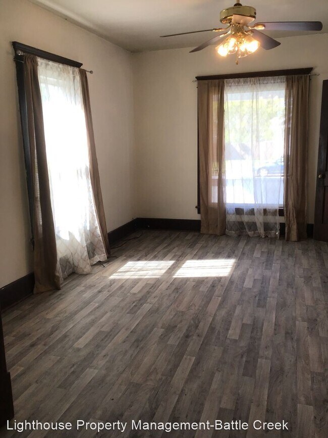 Foto del edificio - 3 br, 1 bath House - 63 Winter Street