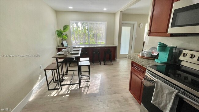 Foto del edificio - 3 br, 2 bath House - 1345 NE 14th Ave