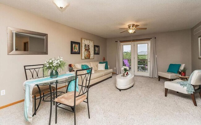 Living Room - 504 Kimberlite St