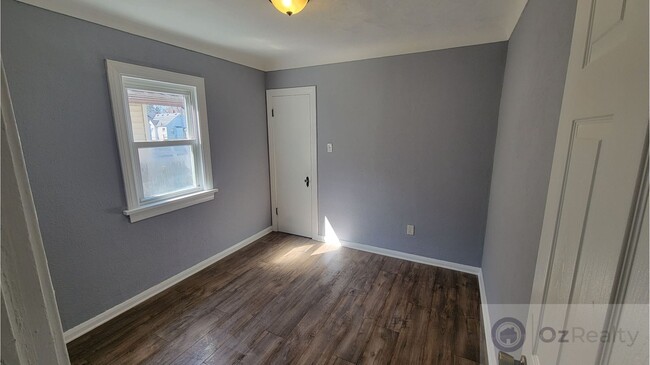 Building Photo - Single-Floor Serenity: Your Ideal Home Awa...
