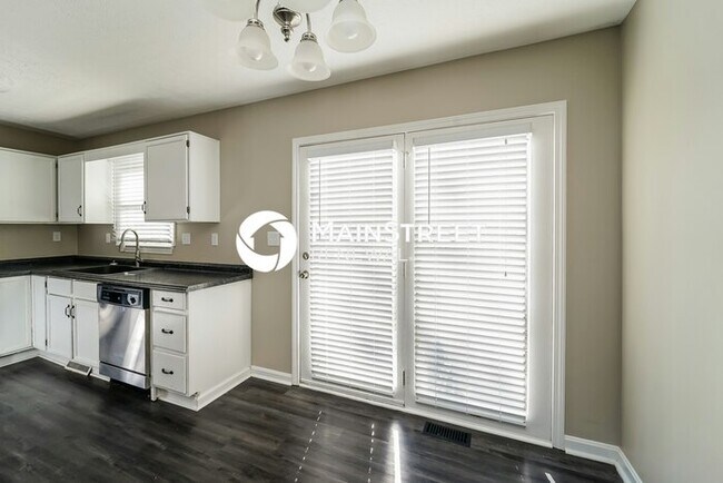 Foto del edificio - 3 Bedroom Pet-Friendly Home in Louisville,...
