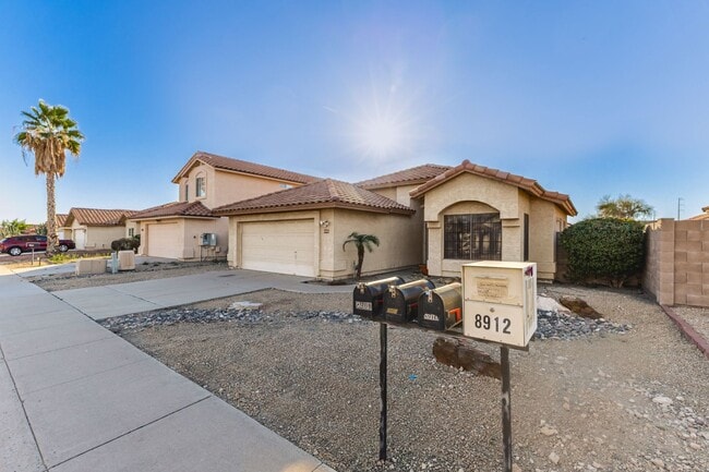 Photo - Spacious 3 Bed, 2 Bath Home in Peoria - Your Perfect Home Awaits!