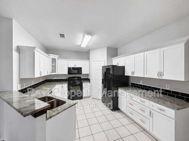 Building Photo - 3211 Roundtree Ln