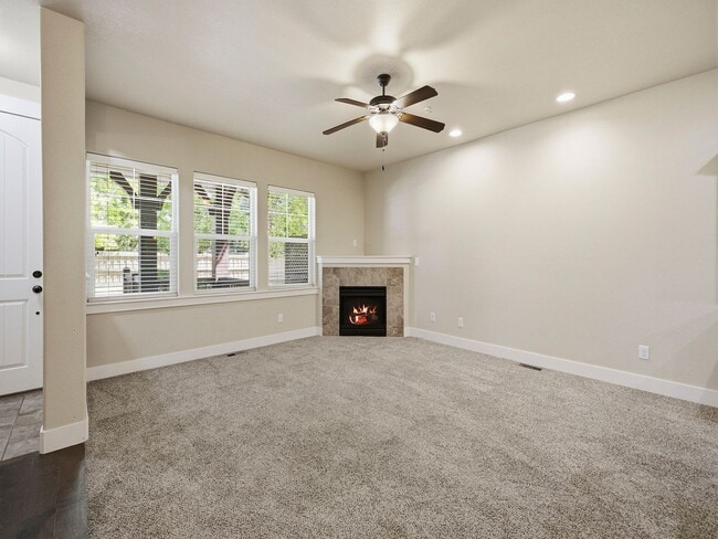 Building Photo - Gorgeous 3-Story Townhome in Excellent Fort Collins Location!