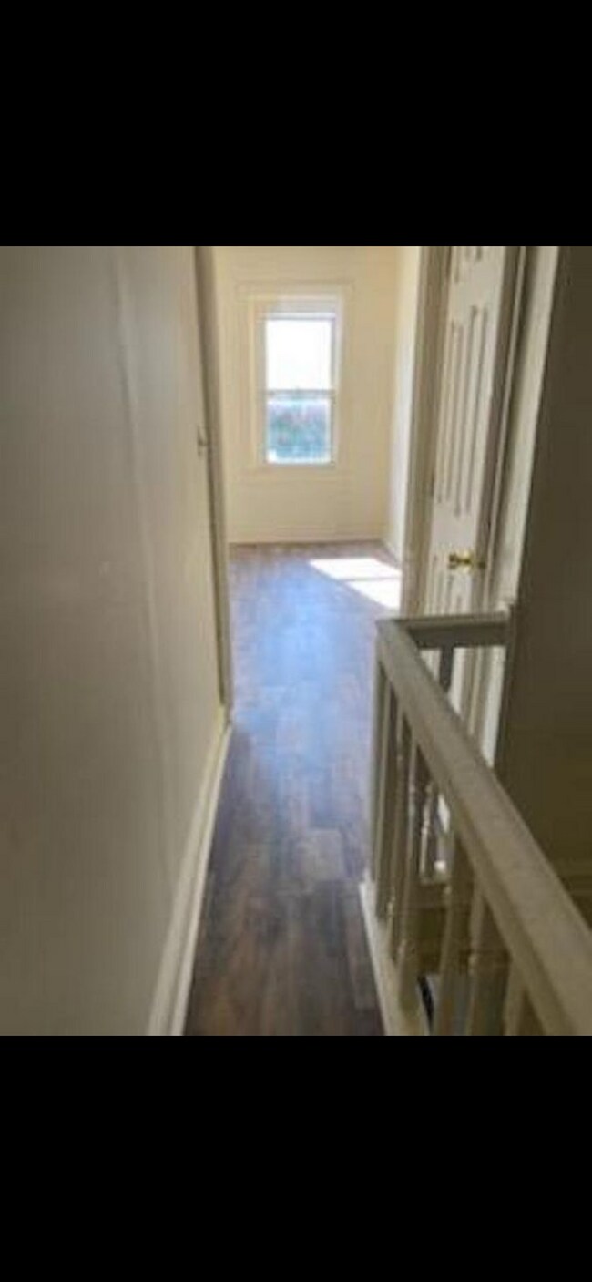 Building Photo - 2104 Cliftwood Ave