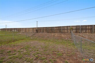 Building Photo - 903 Lasso Dr