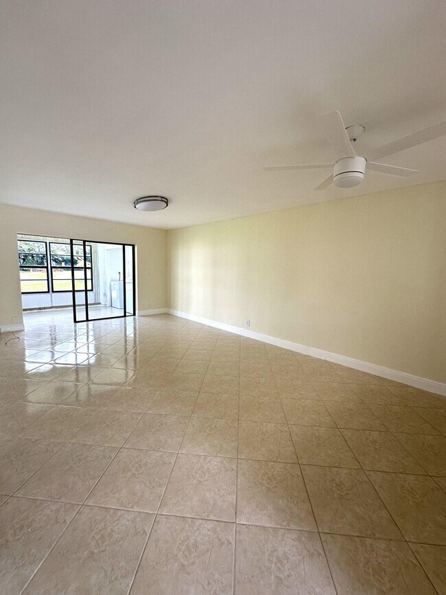 Foto del edificio - 9440 SW 8th St