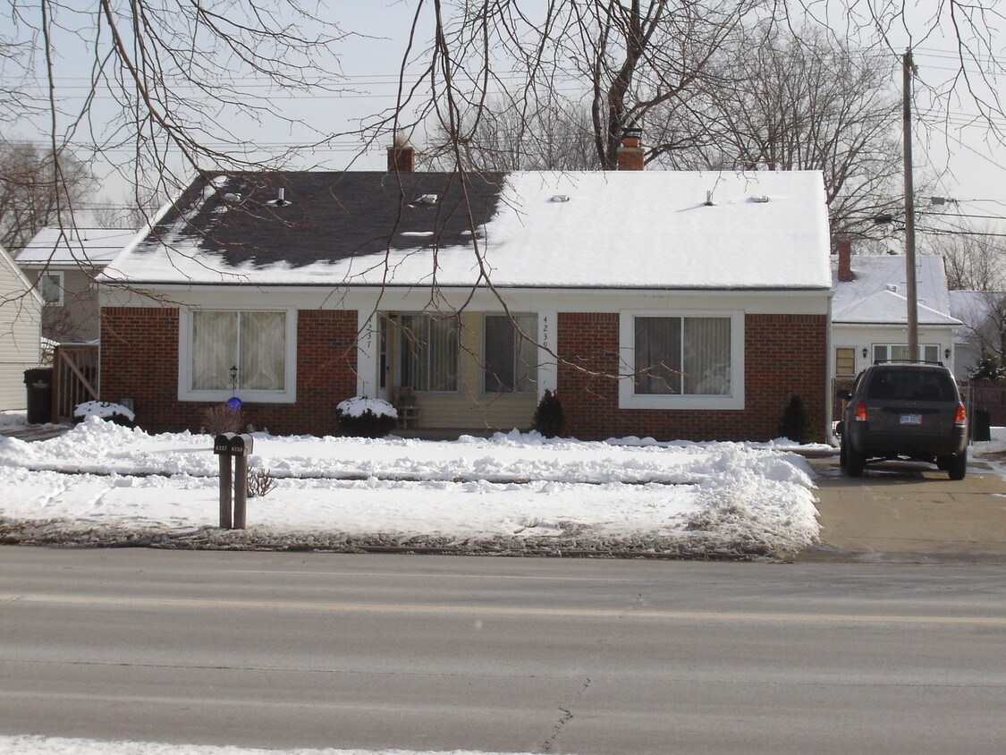 4237 & 4239 Venoy - 3 Duplexes