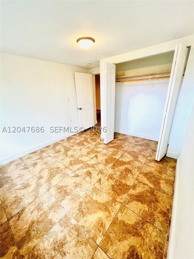 Foto del edificio - 410 Pinecrest Dr