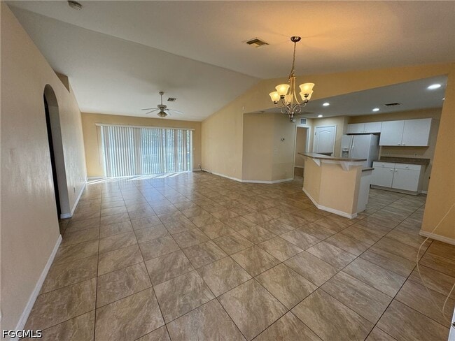 Foto del edificio - 224 Kismet Pkwy E
