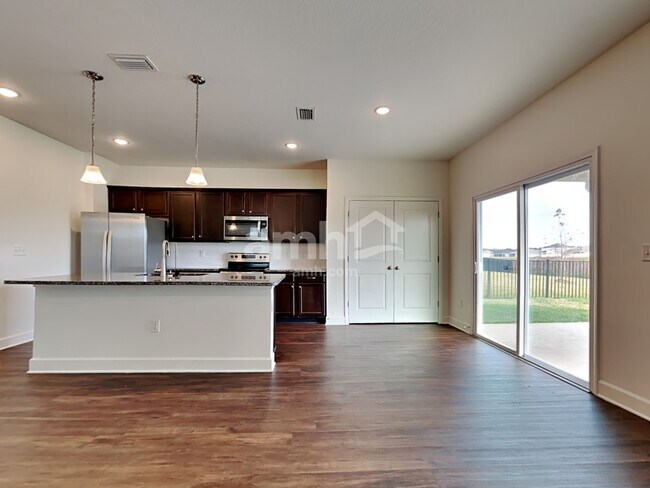 Building Photo - 1037 Tan Tara Trl